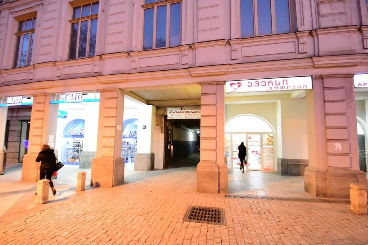 Freedom Square Apartment Tbilisi Bagian luar foto
