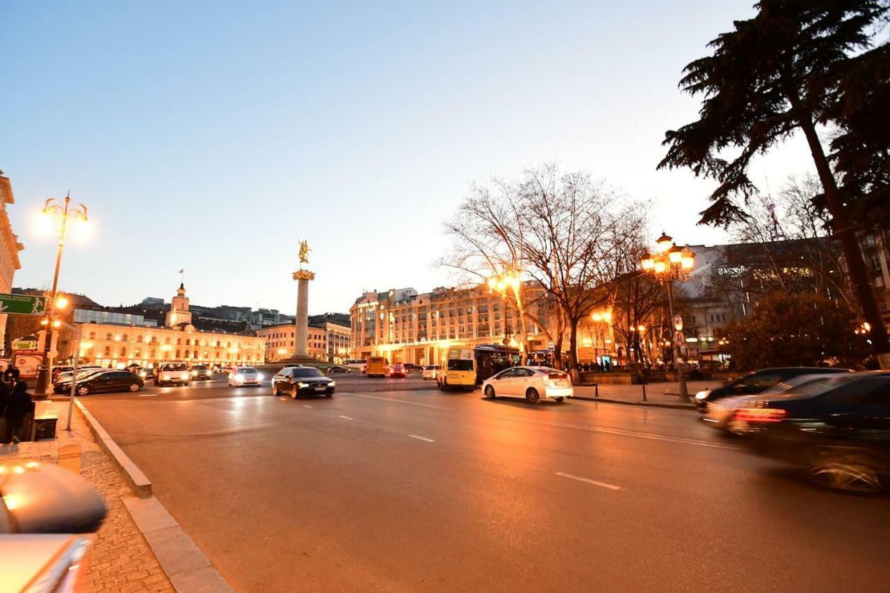 Freedom Square Apartment Tbilisi Bagian luar foto
